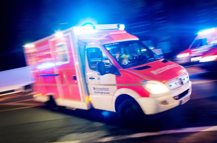Unfall bei Esslingen: Rollerfahrerin stürzt auf der B 10 und verletzt sich schwer