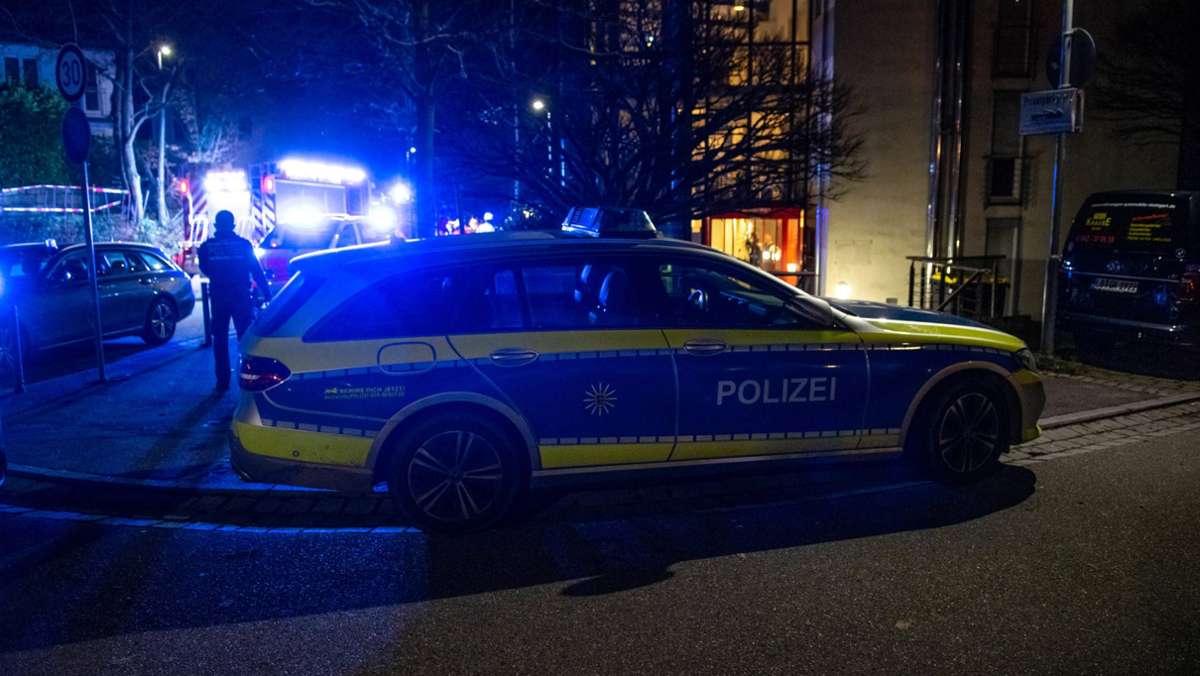  In Ditzingen soll ein 57-jähriger Mann im Streit seinen 77 Jahre alten Nachbarn mit einem Küchenmesser lebensbedrohlich verletzt haben. Die Polizei äußerte sich nun zu den Hintergründen der Tat. 