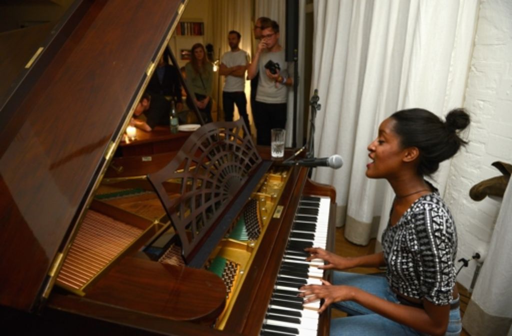 Lizbet Sempa am Klavier