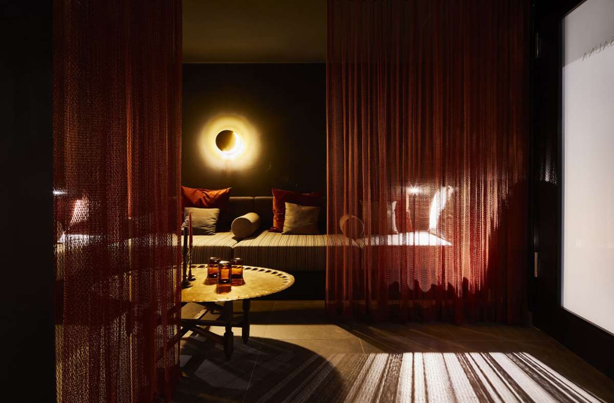 Für Blocher Partners in Stuttgart entwarf das Büro Candela das Licht fürs Designhotel Emilu in Stuttgart.