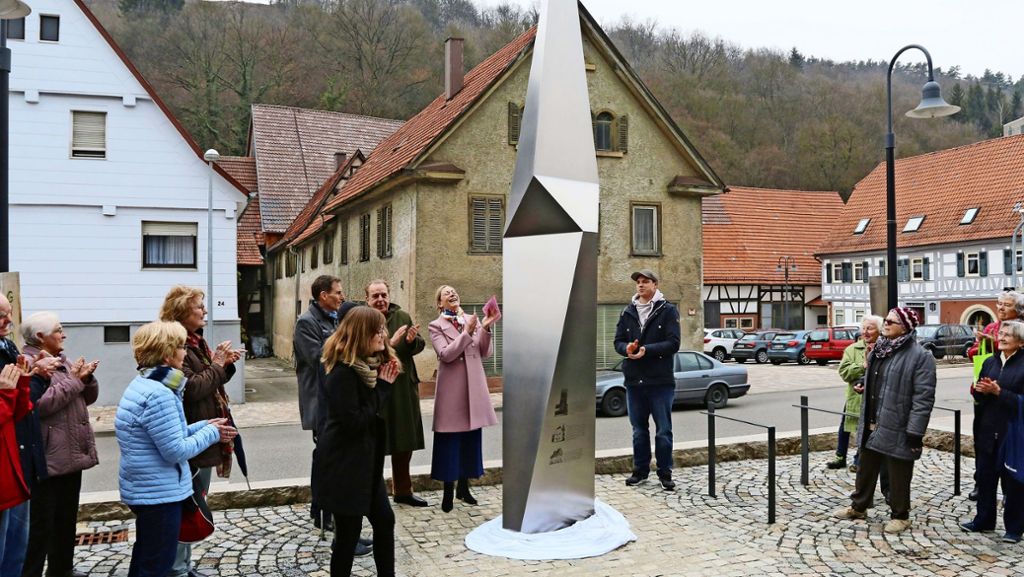 Infos über Mönsheim: Vier Meter hohe Stele steht jetzt für die Gemeinde