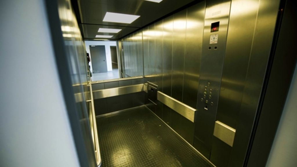 Fehlplanung im Stuttgarter Klinikum: Neue Aufzüge sind zu schmal  für die Intensivbetten