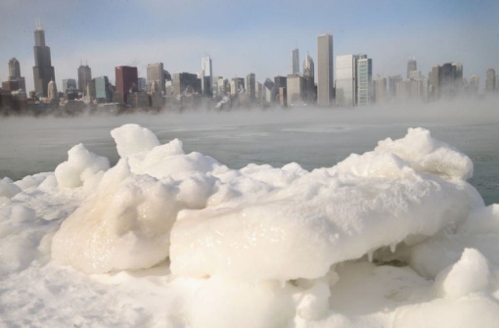 Die Kältewelle legt viele Teile der USA (hier Chicago) lahm. Weitere Eindrücke vom heftigen Wintereinbruch in den USA zeigen wir in der Fotostrecke.