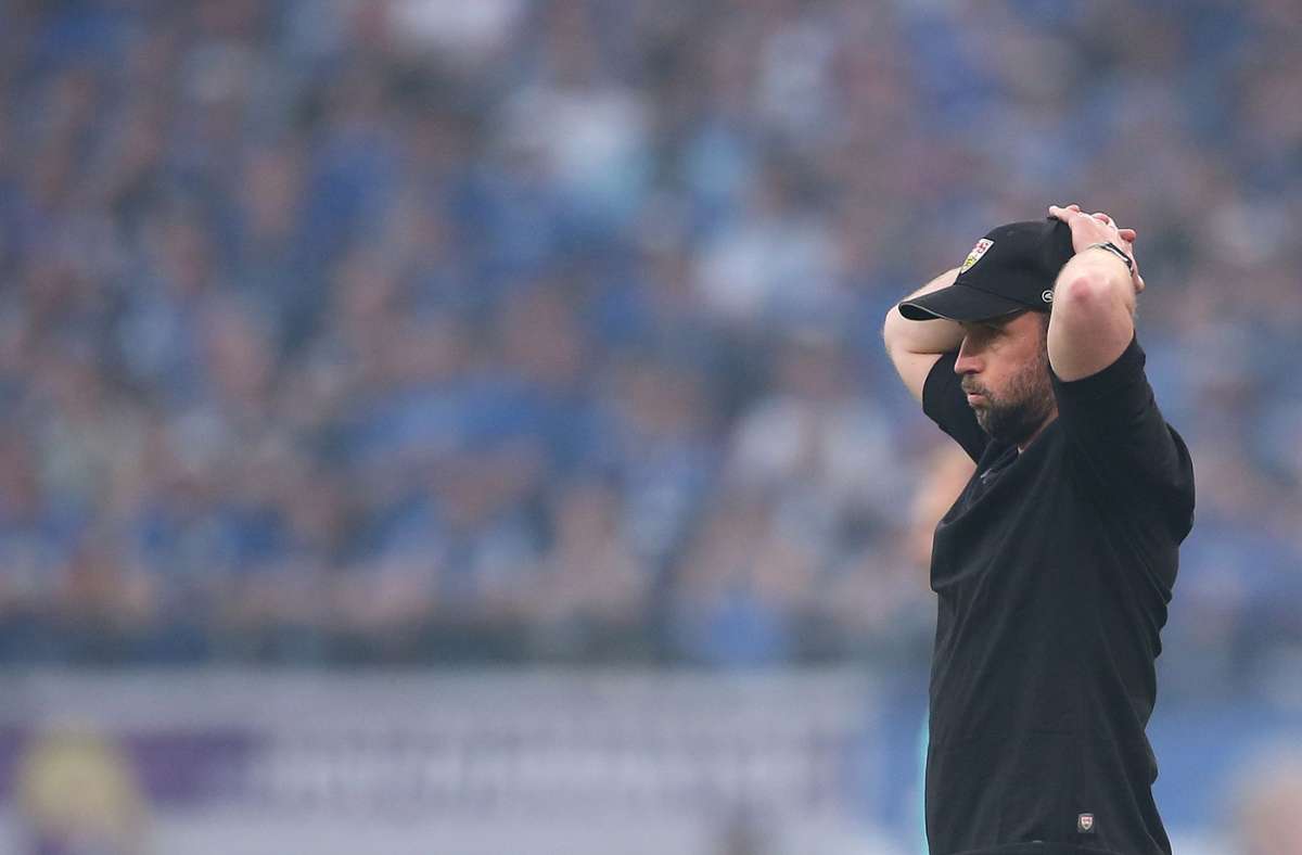 VfB-Trainer Sebastian Hoeneß musste ein deutlich weniger dominantes Spiel seiner Mannschaft als im Hinspiel verfolgen.