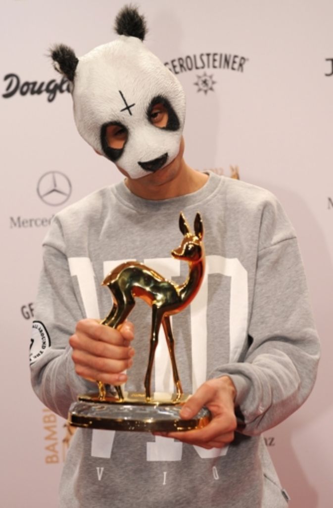 In der Kategorie „Pop National“ erhält Cro im November 2012 den Bambi. „Dankeschön, dankeschön“, sagt er, als ihm der Preis überreicht wird.