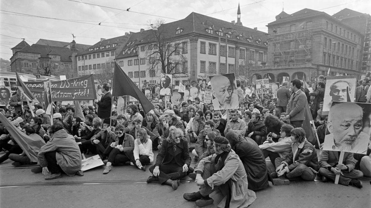 Demonstration gegen den Vietnam-Krieg 1969 in Stuttgart