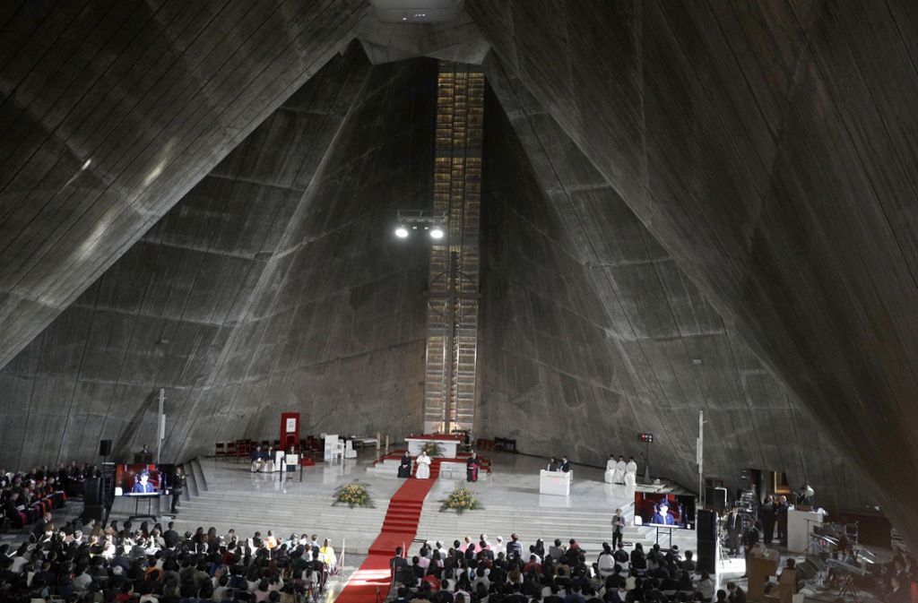In der St. Marien Kathedrale in Tokio gedachte der Papst den Opfern der Atomkatastrophe von Fukushima.
