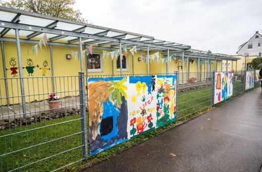 Die Bilder am Zaun des Kindergartens St. Elisabeth sind Teil eines Kunstprojekts der Einrichtung. Die Gemeinde Salach übernimmt nun die dreigruppige Kita. Foto: Giacinto Carlucci/Carlucci