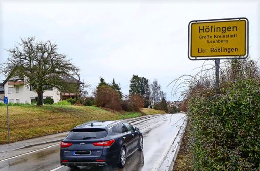 Das Objekt der Begierde: Von Gebersheim kommend  zeigt das Ortsschild den Autofahrern, dass sie jetzt in Höfingen  sind.      Foto: Simon Granville Foto:  