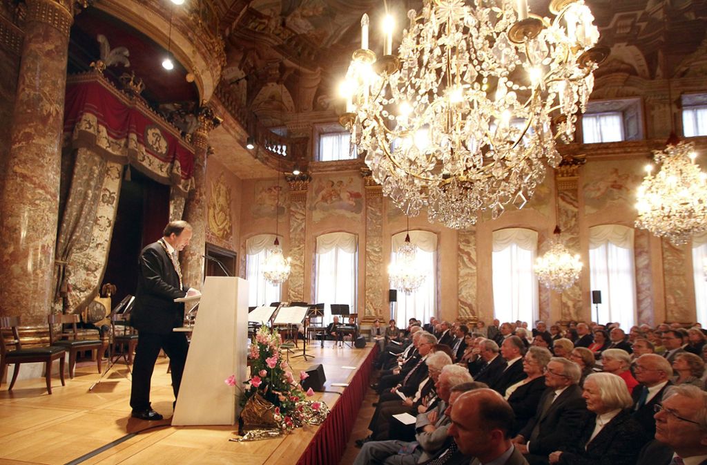 Spec hält eine Rede zur Feier zum Gedenken an die Stadtgründung im Ordenssaal des Ludwigsburger Schlosses.