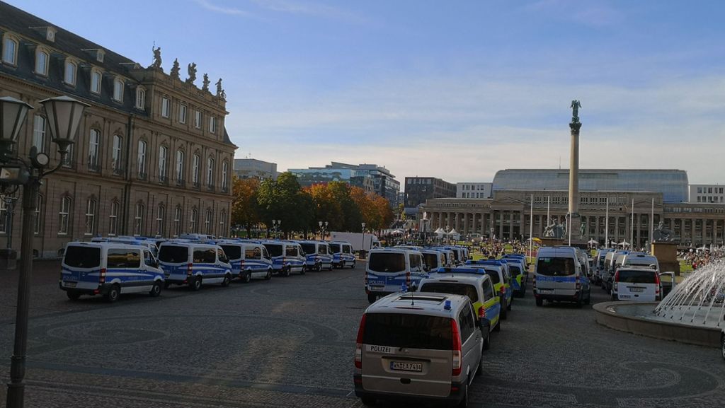 Kurdendemo in Stuttgart: Großaufgebot der Polizei in der Innenstadt