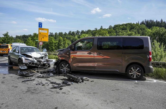Glemseck bei Leonberg: Vier Schwerverletzte nach frontaler Kollision