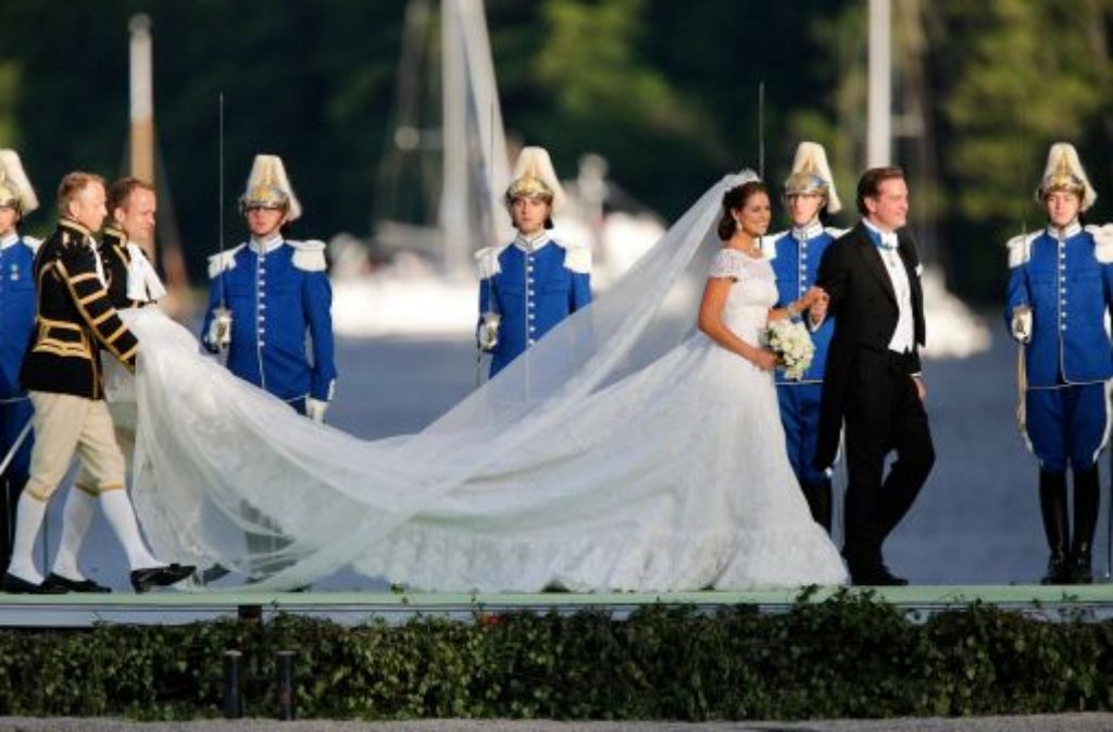 zum Schloss Drottningholm am Malärsee gehen. Dort lebt die Königsfamilie. Das abendliche Hochzeitsfest warprivat und unter Ausschluss der Öffentlichkeit.