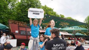 Zwischenfall auf Stuttgarter Fischmarkt: AfD-Stadtrat mischt sich bei Peta-Aktion ein