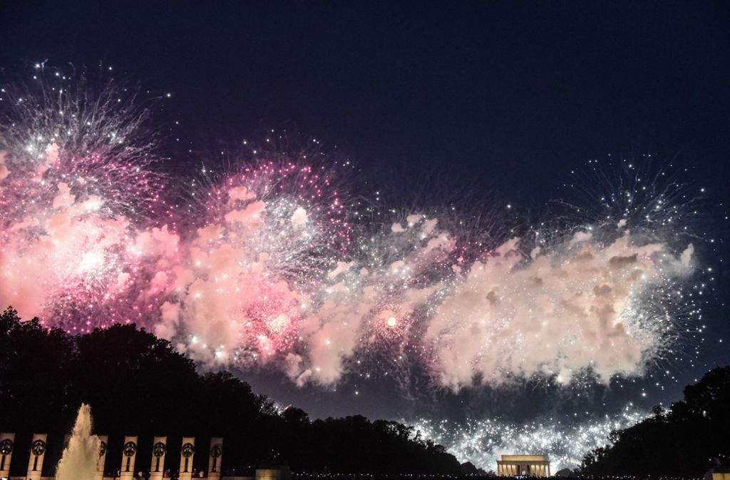 Das Feuerwerk ist traditionell spektakulär.