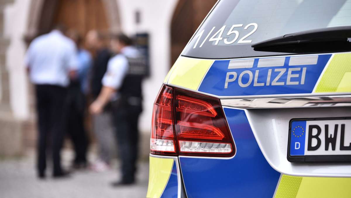  In Backnang und Plüderhausen sind am Dienstag Streitigkeiten zwischen Männern und Frauen derart eskaliert, dass die Polizei anrücken musste. Mehrere Polizisten wurden verletzt – eine Beamtin sogar schwer. 