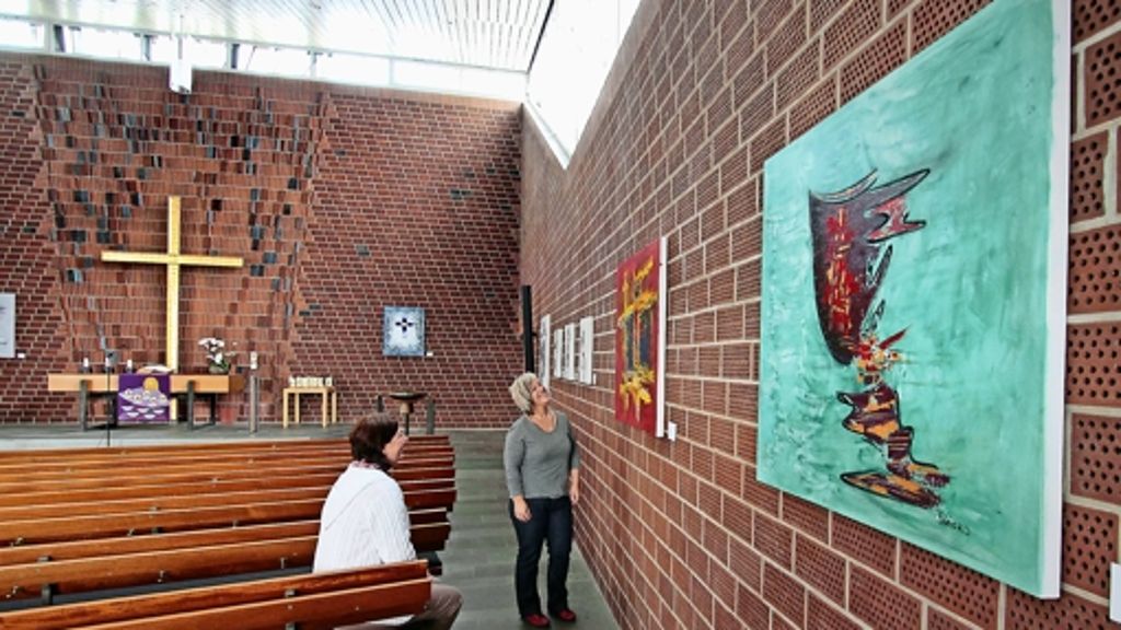 Ausstellung in Gerlingen: Nicht nur Kunst mit Kreuz-Motiven in der Kirche
