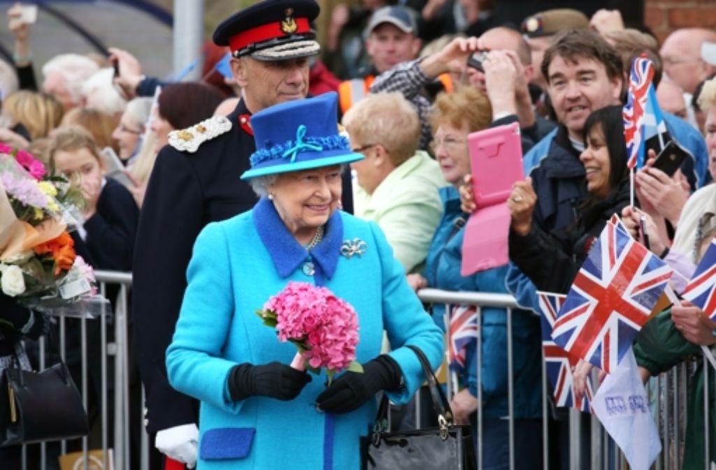 Die Queen nimmt in Schottland Glückwünsche entgegen.
