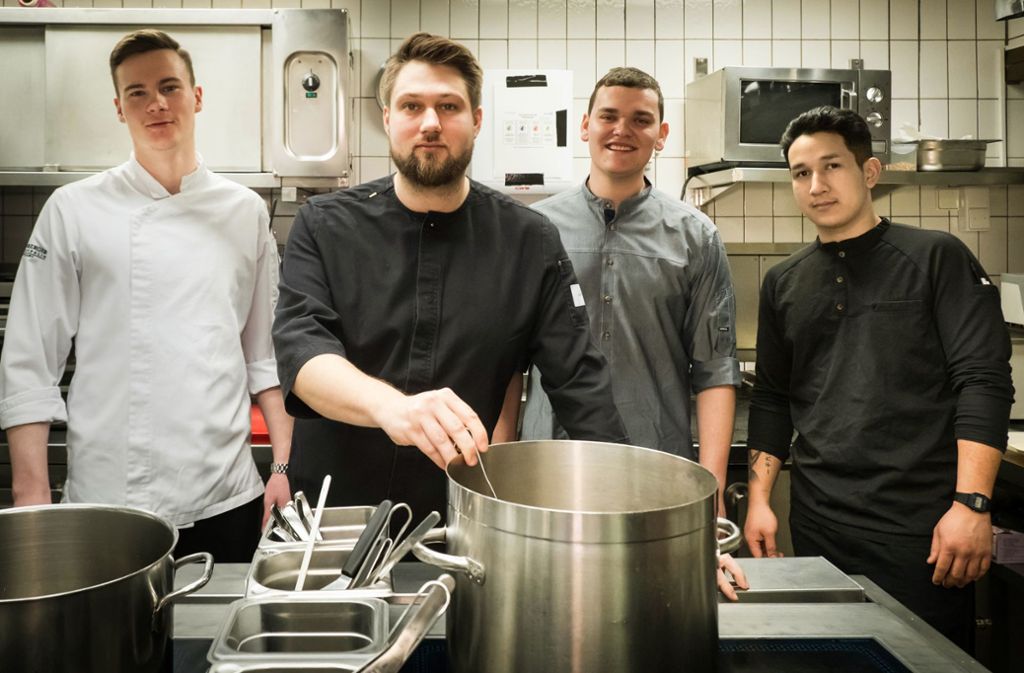 Vier von fünf Mitgliedern des Küchenteams im Olivo: Constantin Krauß, Anton Gschwendtner, Tim Bertelsbeck und Aaron Moser (v. l. n. r.)