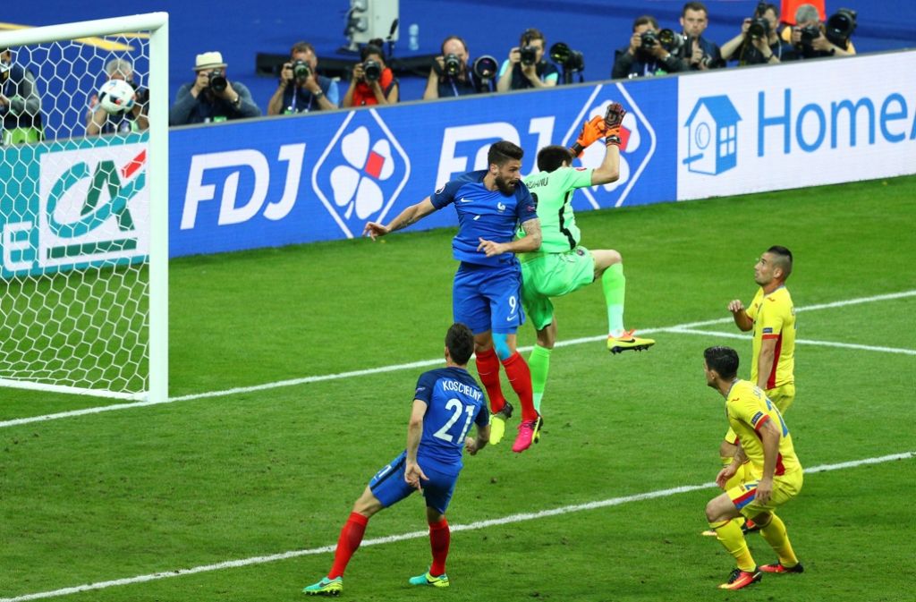 Olivier Giroud erzielt das 1:0 für Frankreich.