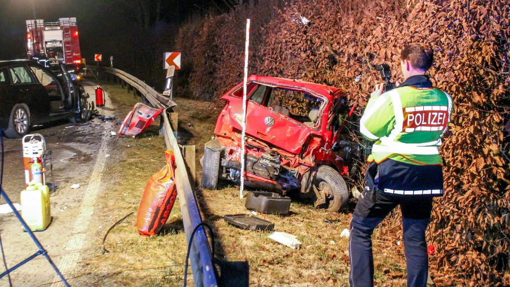 Unfall im Kreis Tübingen: Junge Frau stirbt nach Frontalcrash
