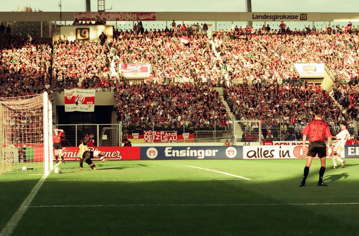 Der Mittelfeldregisseur verwandelte vor 53.000 Zuschauern im rappelvollen Gottlieb-Daimler-Stadion einen Handelfmeter sicher in die linke Ecke zum 3:0 (69.) – damit war die Partie entschieden.