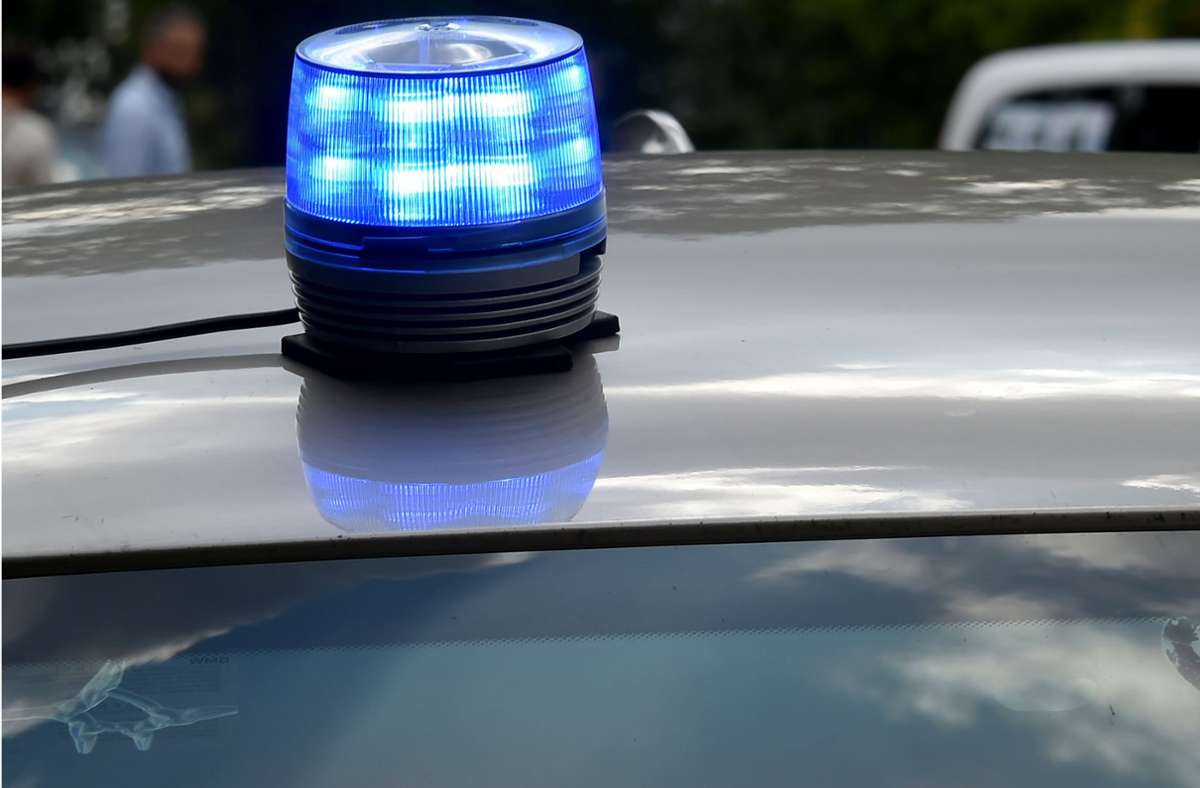 Beamte in zivil haben am Sonntag zwei Autofahrern im Kreis Ludwigsburg den Führerschein abgenommen. Foto: dpa/Bernd Settnik
