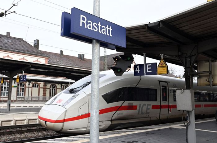 Schockierende Videoaufnahmen: Viele Verfahren nach Prügelei unter Mädchen am Bahnhof Rastatt