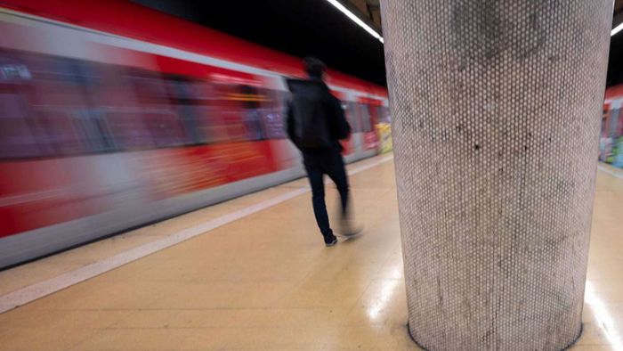 22-Jährige in S-Bahn sexuell belästigt