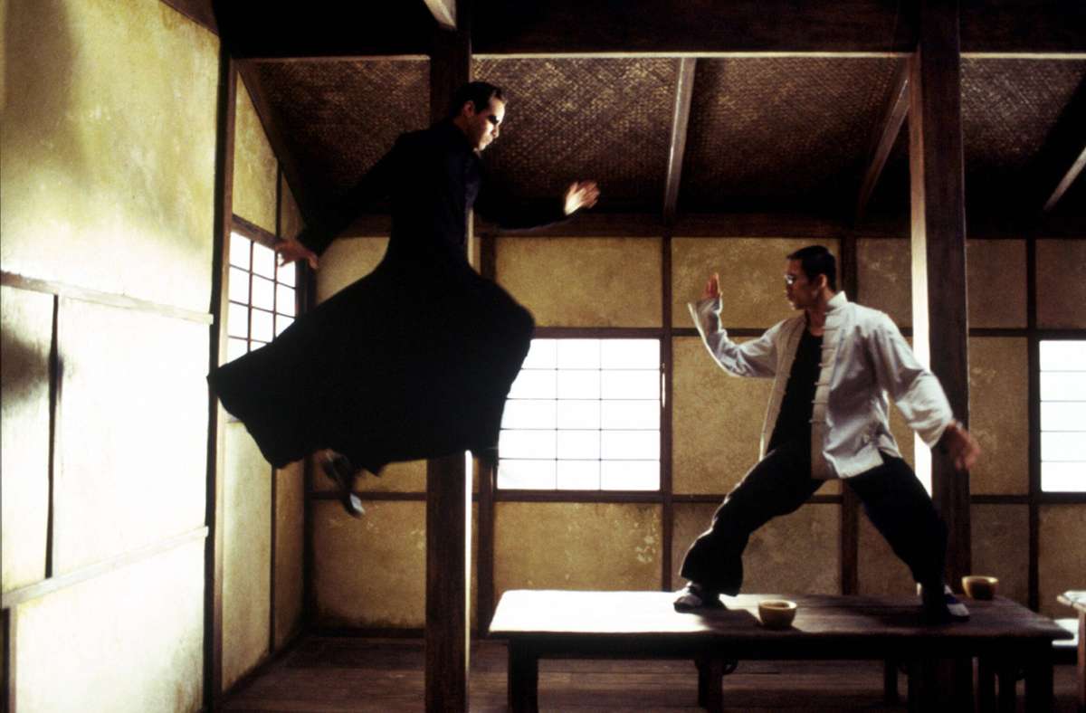 Keanu Reeves als Neo (links) und Collin Chou als Lung Yun Chao im zweiten Film „The Matrix Reloaded“ (2003)