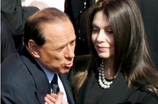 Silvio Berlusconi und seine inzwischen von ihm geschiedene Frau Veronica Lario: Er ist  schon wieder verlobt. Foto: ANSA