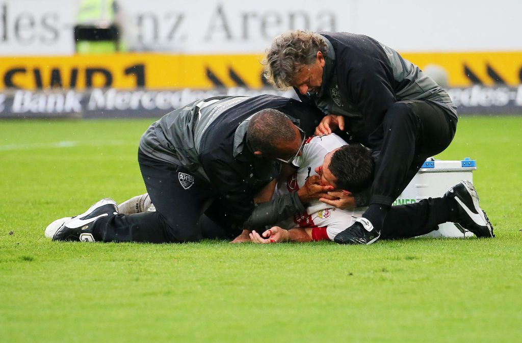 Christian Gentner musste in der 84.Minute nach einem Schlag mit dem Knie von Wolfsburg-Keeper Koen Casteels den Platz verletzt verlassen.