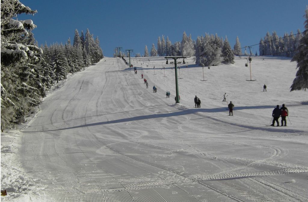 Im Skigebiet Ruhestein bietet auch ein Loipen-Netz mit einer Strecke durch die verschneite Landschaft. Bei guten Bedingungen kann hier sogar bis 22 Uhr gefahren werden.
