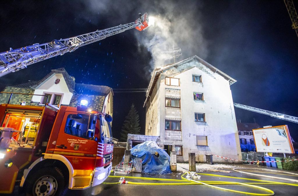 Wohnhausbrände mit derart verheerenden Folgen sind in Deutschland sehr selten.