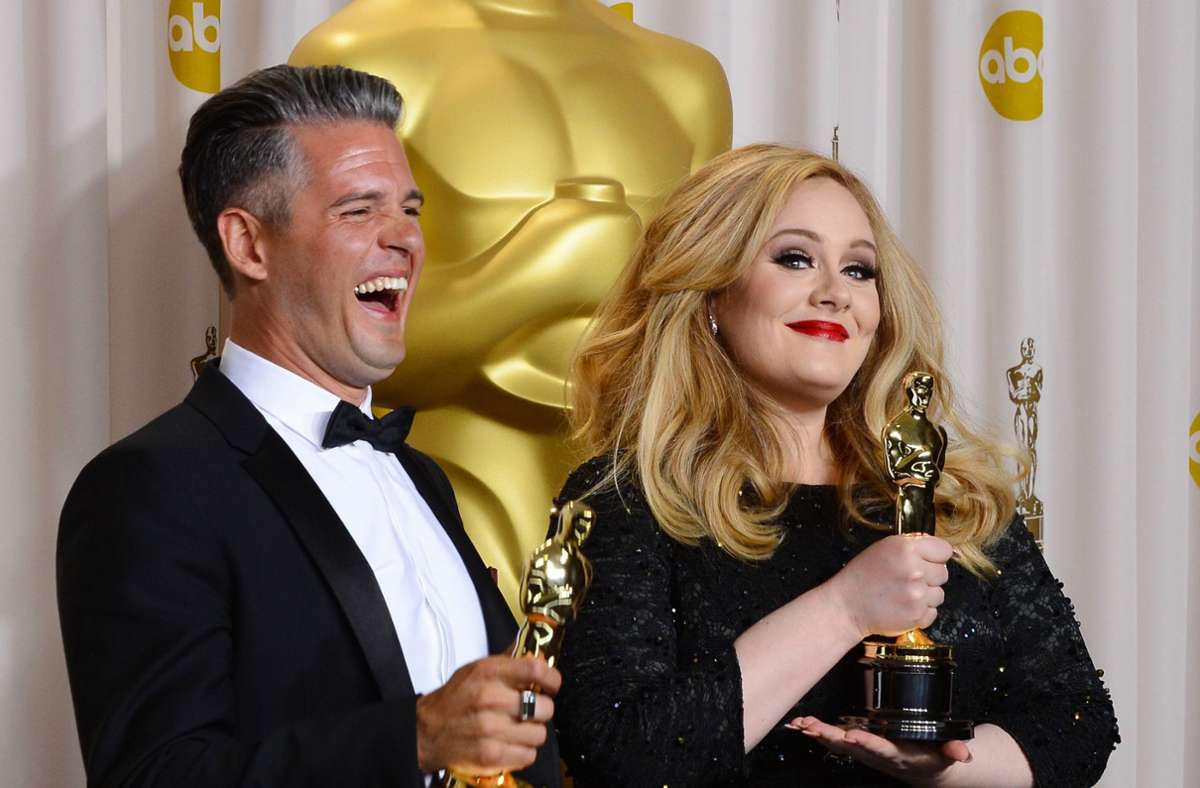 Paul Epworth and Adele Adkins 2013 mit ihren Oscars für den James Bond-Titelsong „Skyfall“