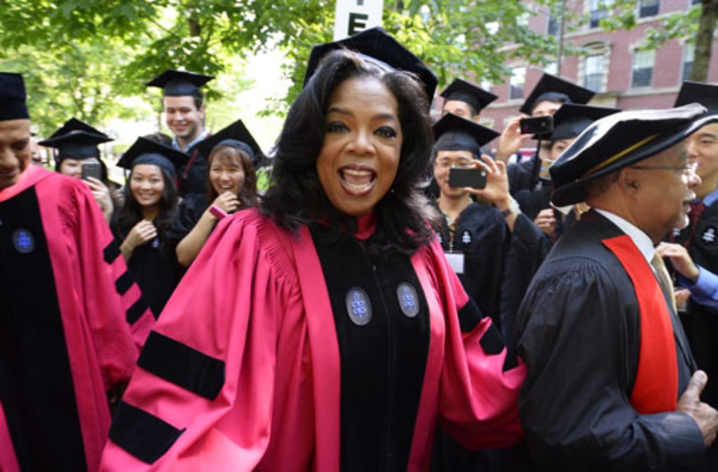 Mai 2013: Oprah Winfrey bekommt von der Universität Harvard die Ehrendoktorwürde verliehen.