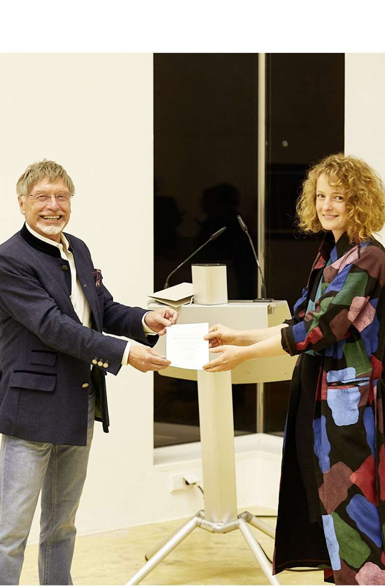 Förmlich Der Kunstsammler und Stifter Peter Klein hat die Auszeichnung persönlich überreicht.