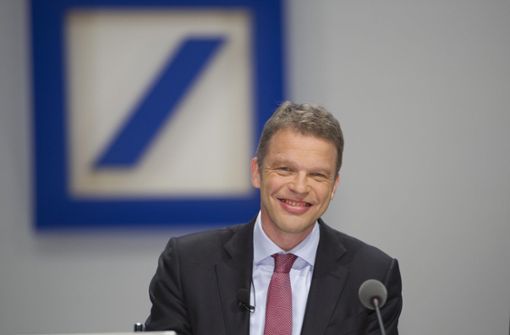 Der neue Bankchef Christian Sewing stellt sich den Fragen der Aktionäre. Foto: SVEN SIMON
