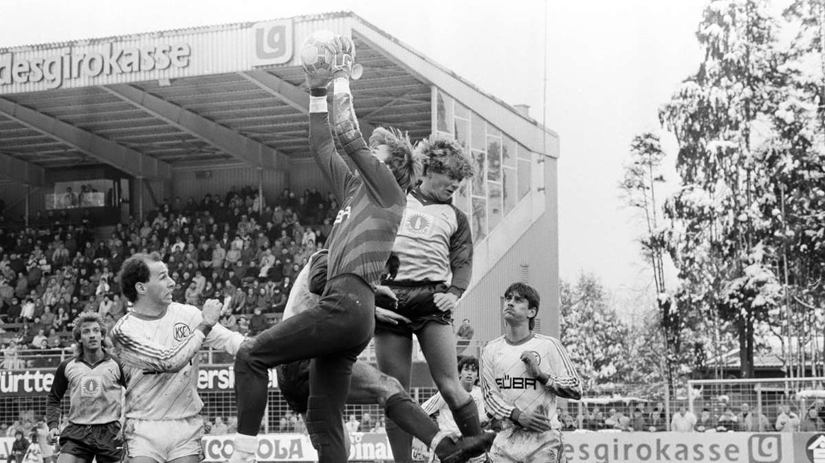 Ulrich Böpple (2. v. re.) verteidigte von 1984 bis 1986 für die Stuttgarter Kickers, danach drei Jahre bei den Ulmer Spatzen. Seine Karriere beendete er beim SV Bonlanden.