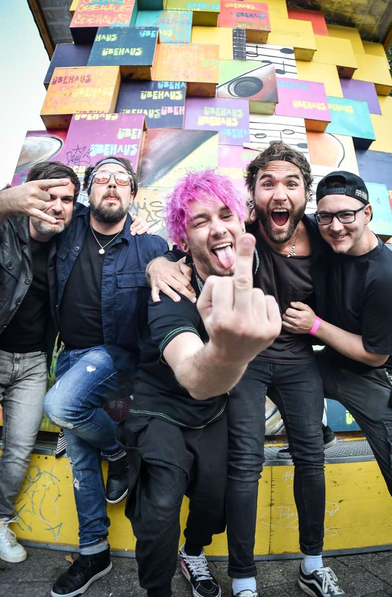 Antiheld-Sänger Luca Opifanti (Mitte) mit Punkrock-Attitüde