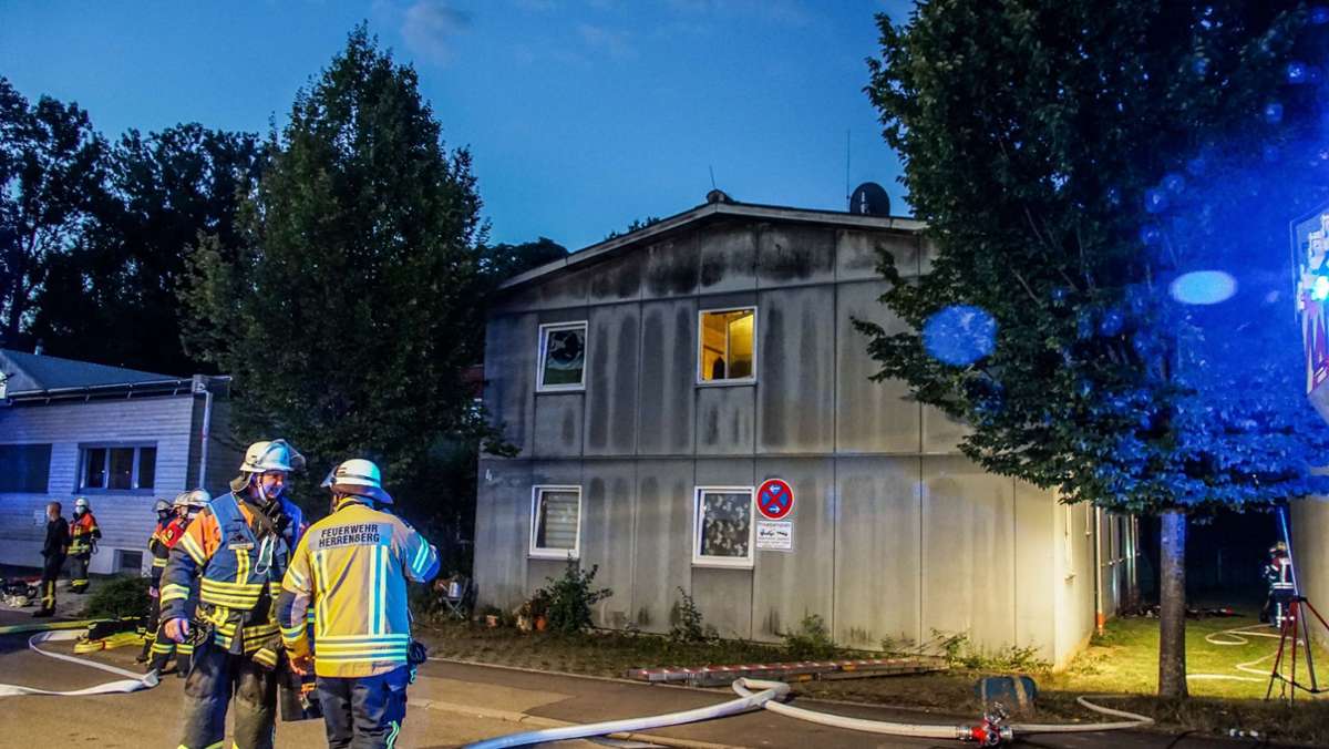 Herrenberg im Kreis Böblingen: Ein Toter nach Brand in Obdachlosenunterkunft