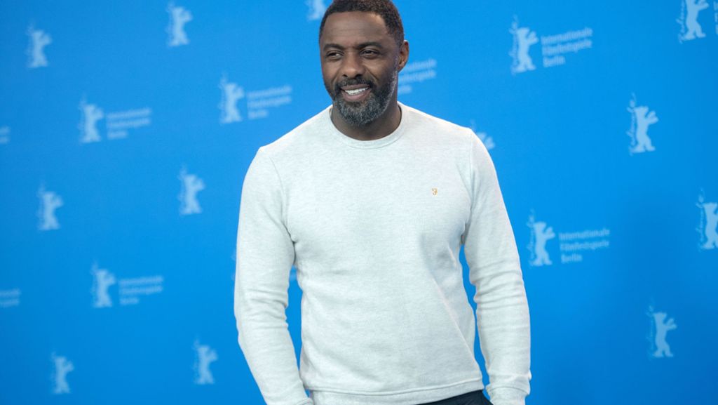  Seit Jahren wird Idris Elba als der nächste James Bond gehandelt. Nun hat der britische Schauspieler die Gerüchteküche mit einem zweideutigen Tweet selbst befeuert. Doch könnte der 45-Jährige auch stilmäßig mit seinen Vorgängern mithalten? 