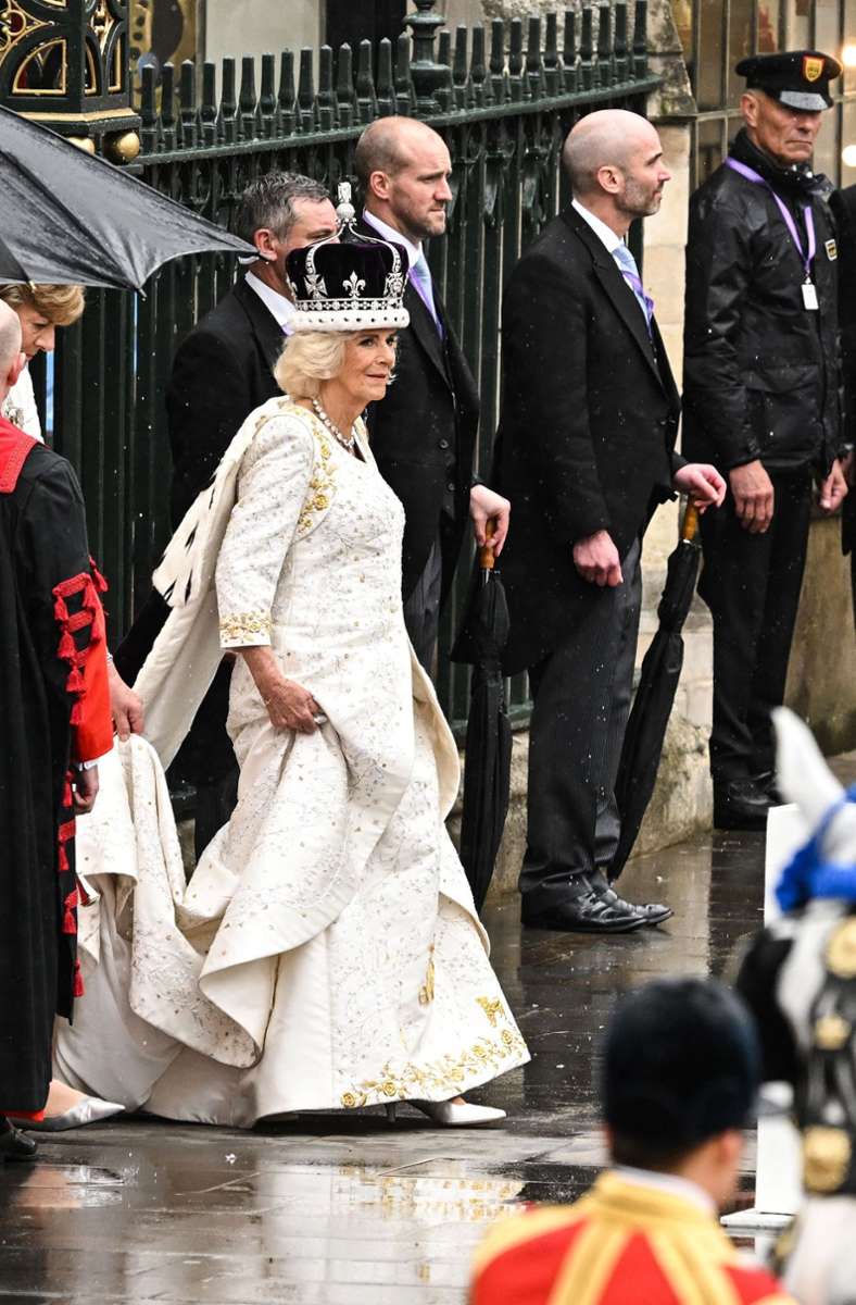 Ganz in weiß: Königin Camilla