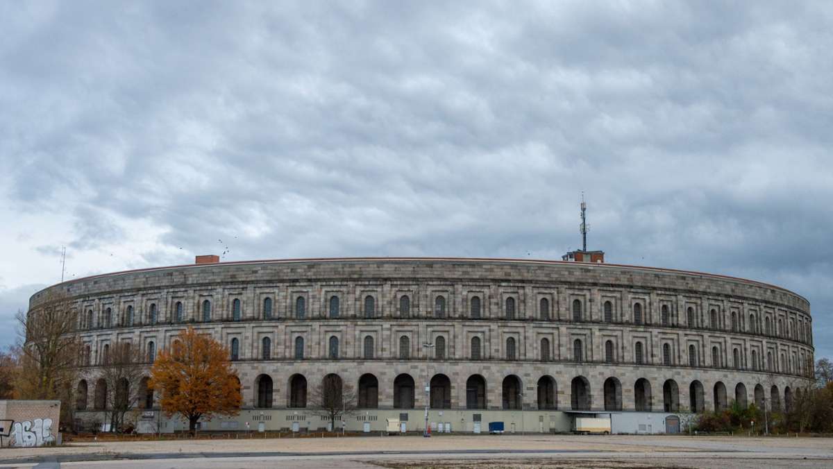  Die Kongresshalle in Nürnberg ist eines der größten NS-Bauwerke in Deutschland – und damit ein wichtiges Mahnmal. Nun gibt es Pläne, dort ein Ausweichquartier für Oper und Ballett zu errichten. 