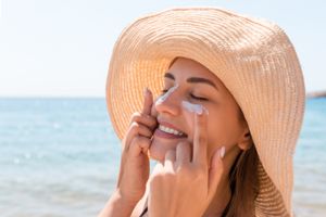 Wie lange hält Sonnencreme auf der Haut?