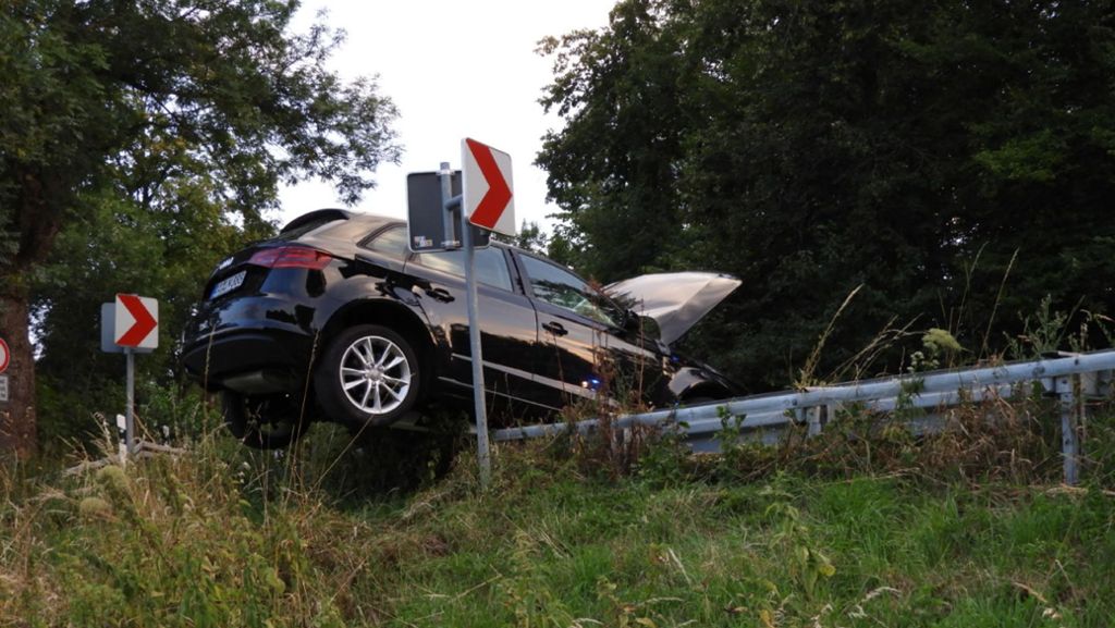 Essingen im Ostalbkreis: Auto gerät auf Gegenfahrbahn - sechs Schwerverletzte