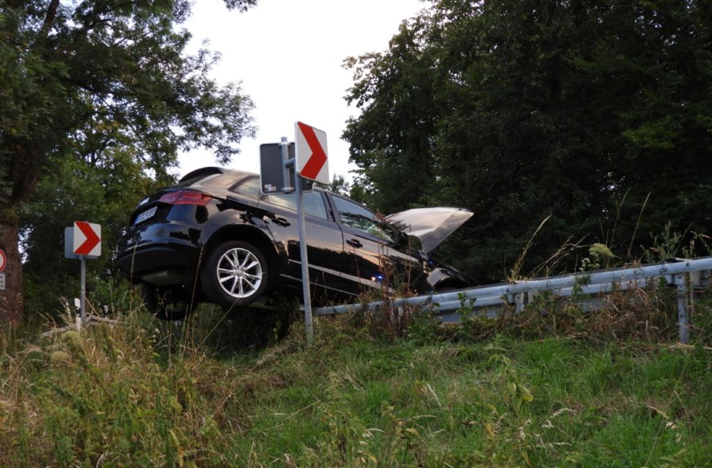Sechs Menschen sind bei dem Unfall in der Nähe von Essingen und Lauterburg verletzt worden.