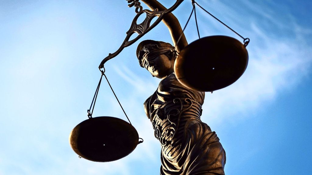 Prozess am Leonberger Amtsgericht: Urteil: Eine vorbestrafte Ladendiebin muss  hinter Gitter