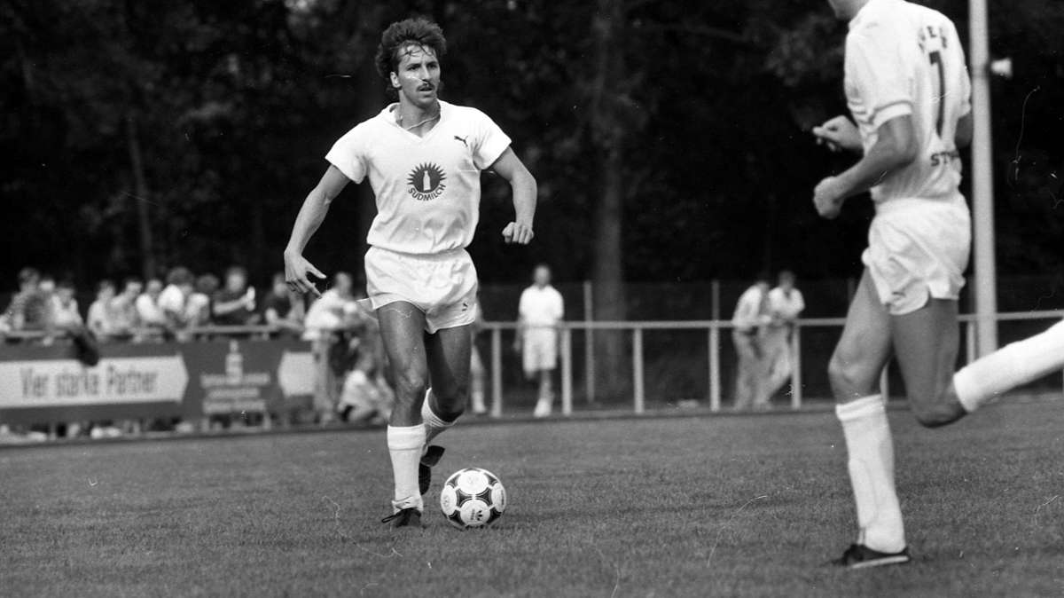 Der gebürtige Stuttgarter Frank Elser wechselte nach seiner Zeit in Ulm (1983 bis 1985) am Ende seiner Karriere für vier Jahren zu den Kickers.