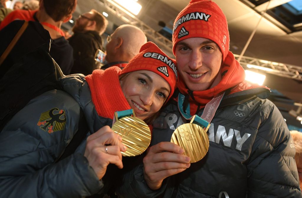 Einen weiteren historischen Sieg schafften Aljona Savchenko und Bruno Massot im Eiskunstlauf: Sie stellten einen Weltrekord auf.